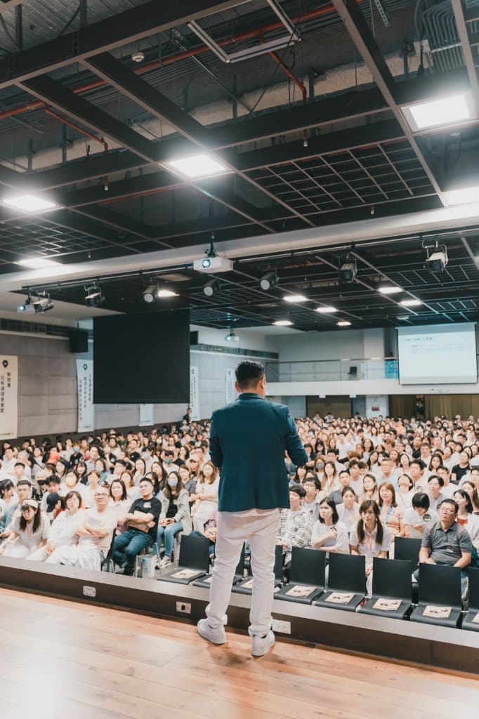 台上視角:引領數百位學員打破溝通盲點、建立影響力
