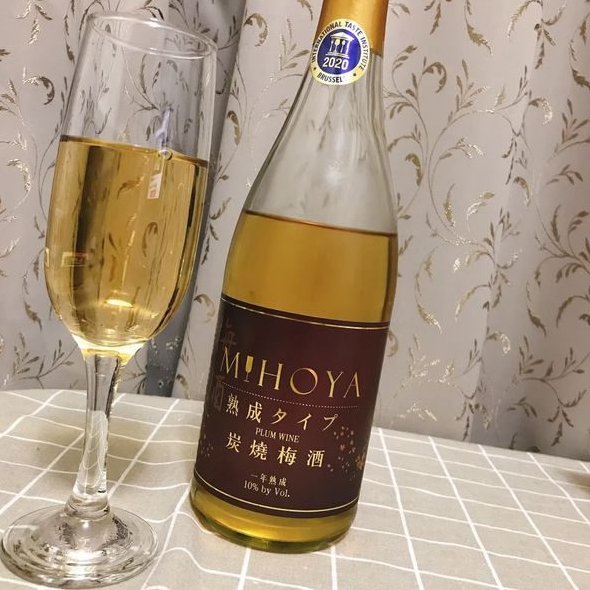 倒進杯裡的梅酒